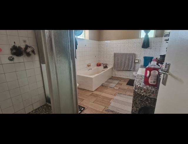 5 BEDROOM HOUSE FOR SALE IN PRETORIA GARDENS